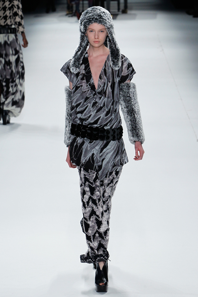 Issey Miyake 2011ﶬ DƬ
