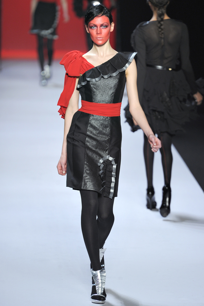 Viktor & Rolf 2011ﶬ DƬ