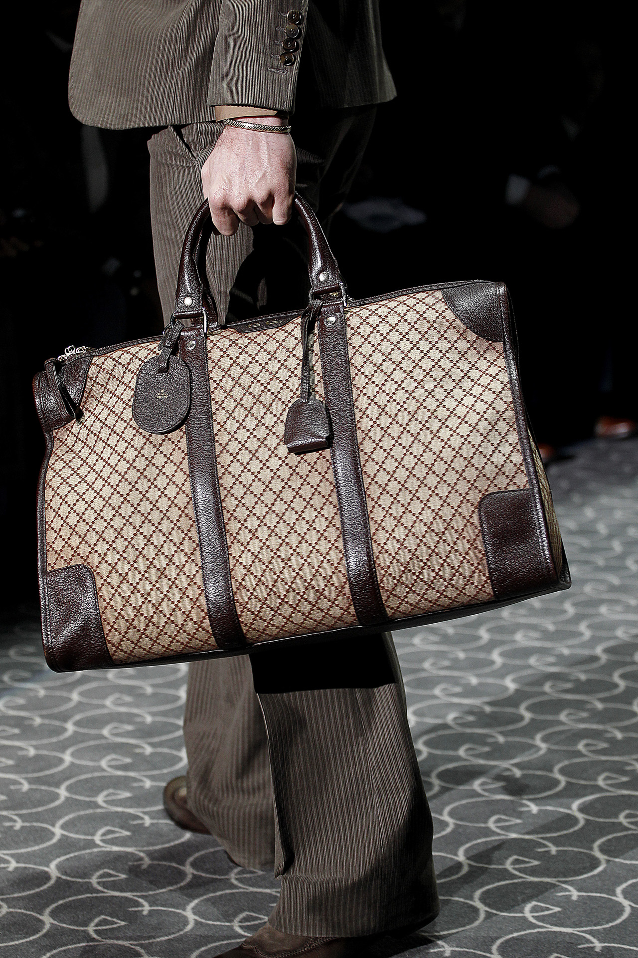 Gucci 2011ﶬbDƬ