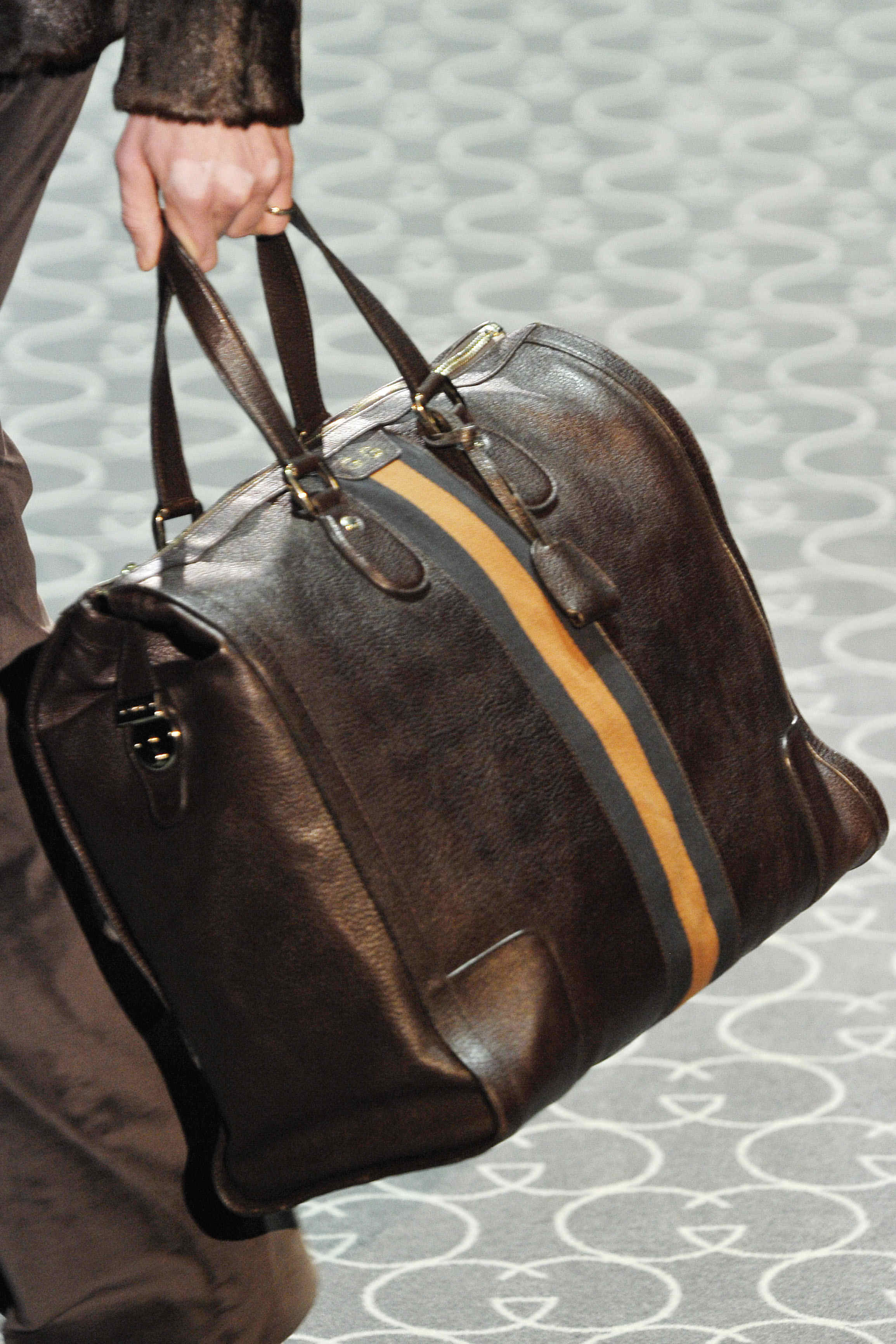 Gucci 2011ﶬbDƬ