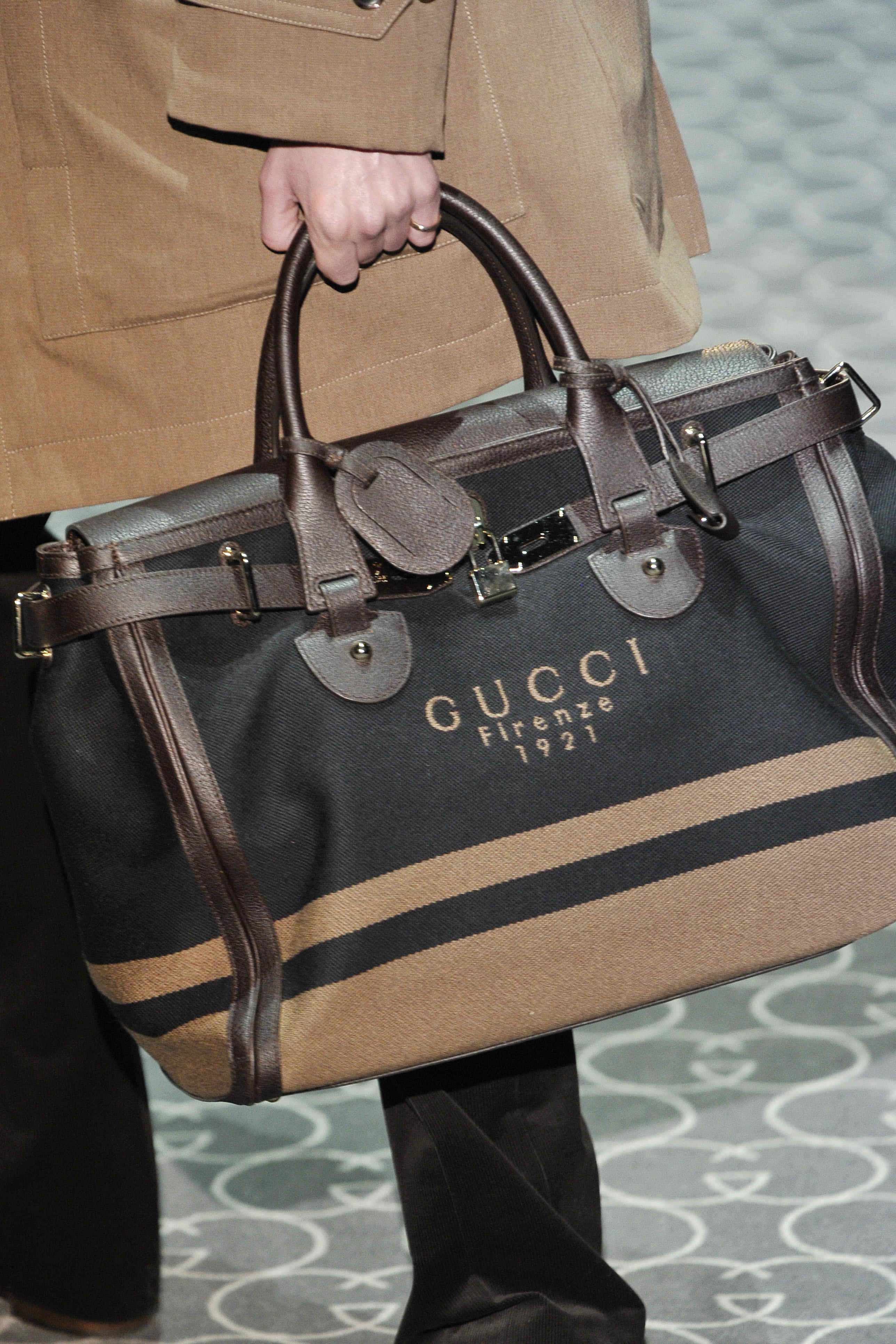 Gucci 2011ﶬbDƬ