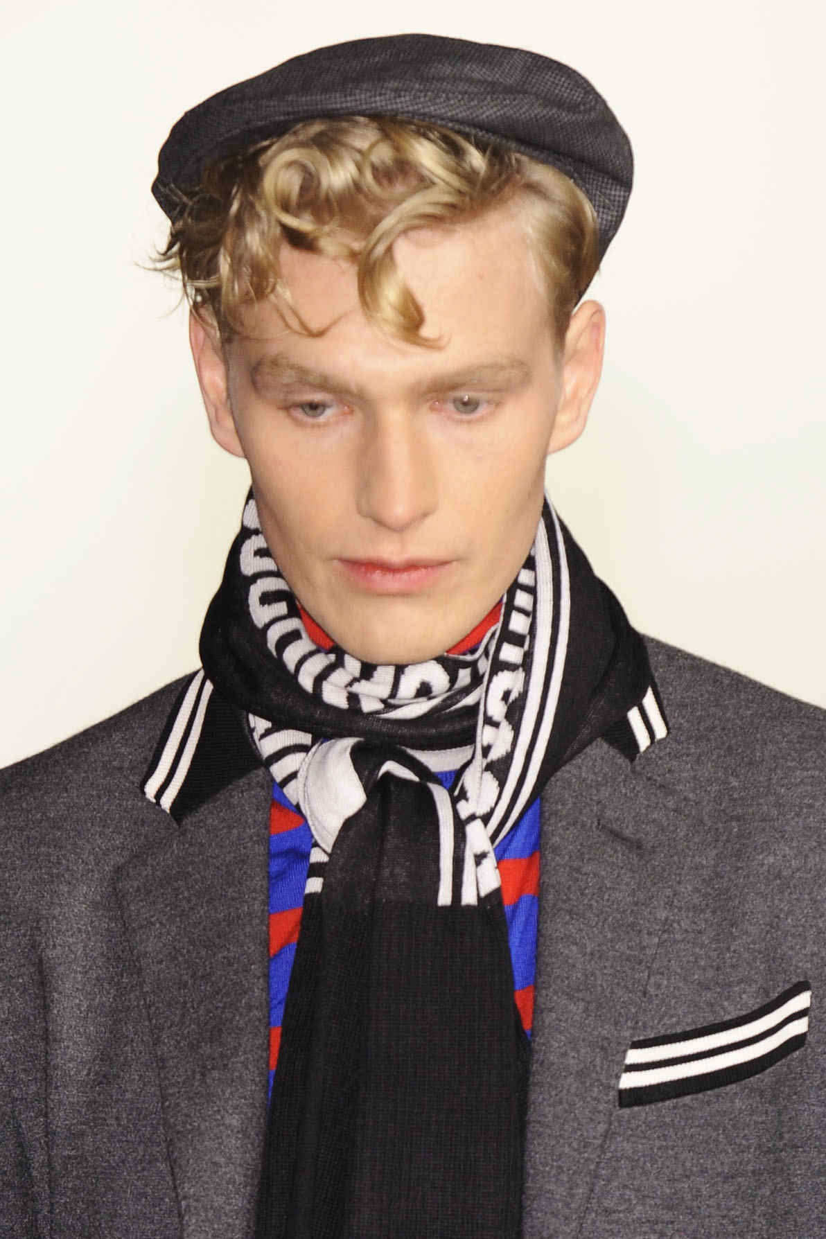 Moschino 2011ﶬbDƬ