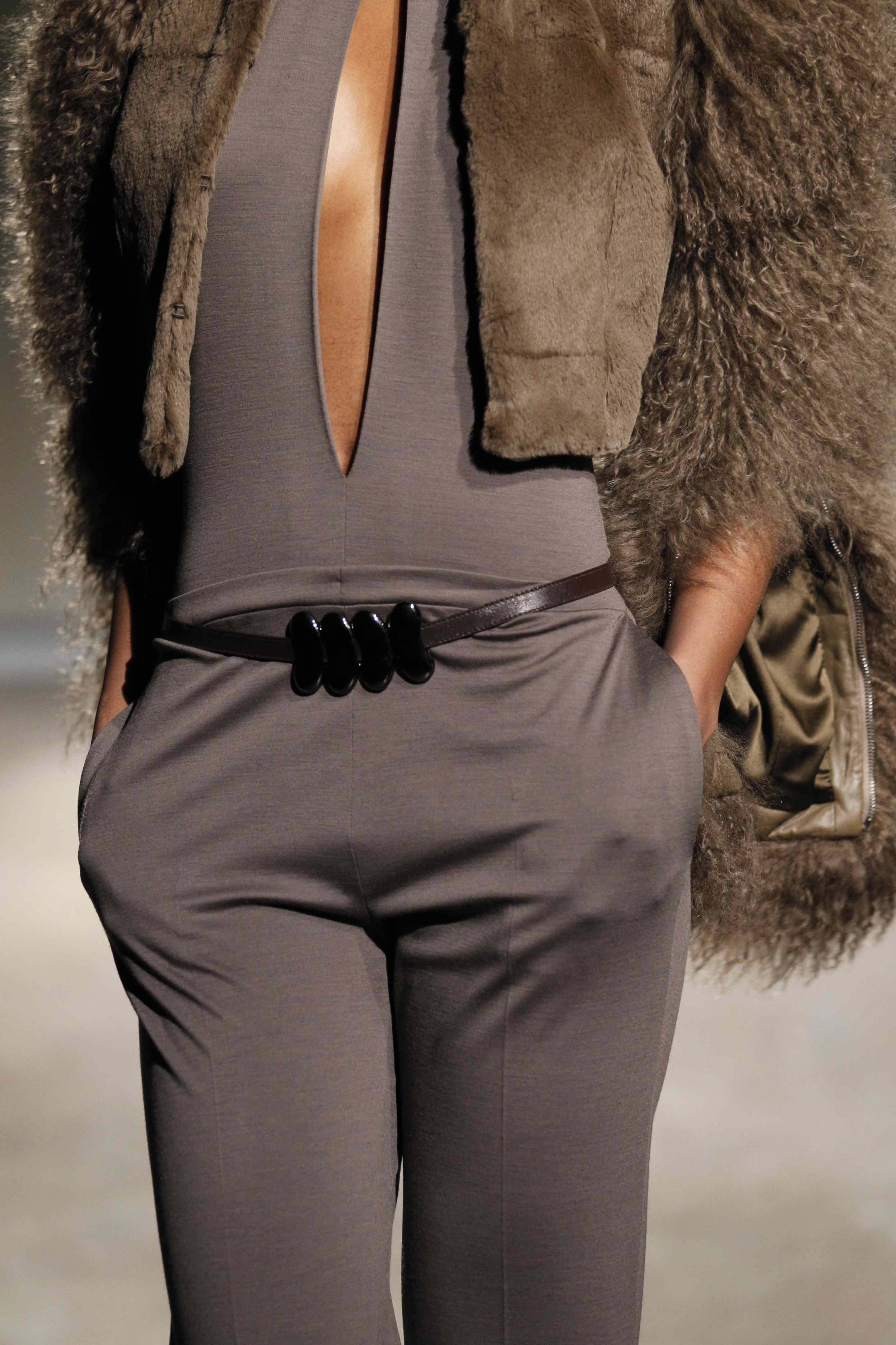 Halston 2011ﶬŮʿDƬ