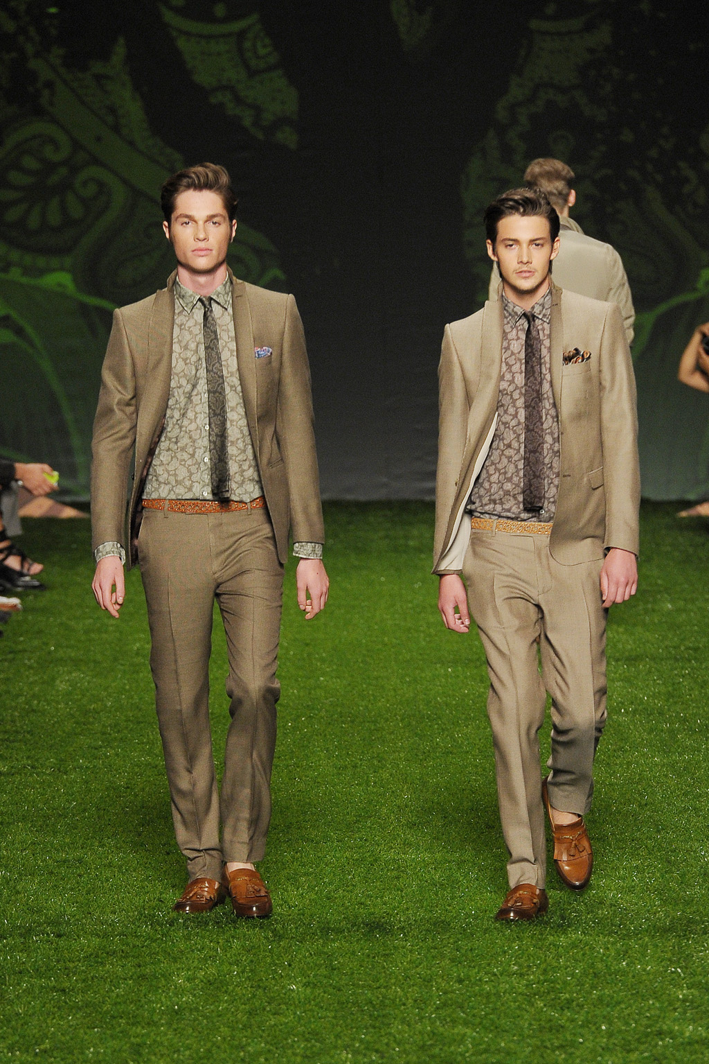 Etro 2011b DƬ