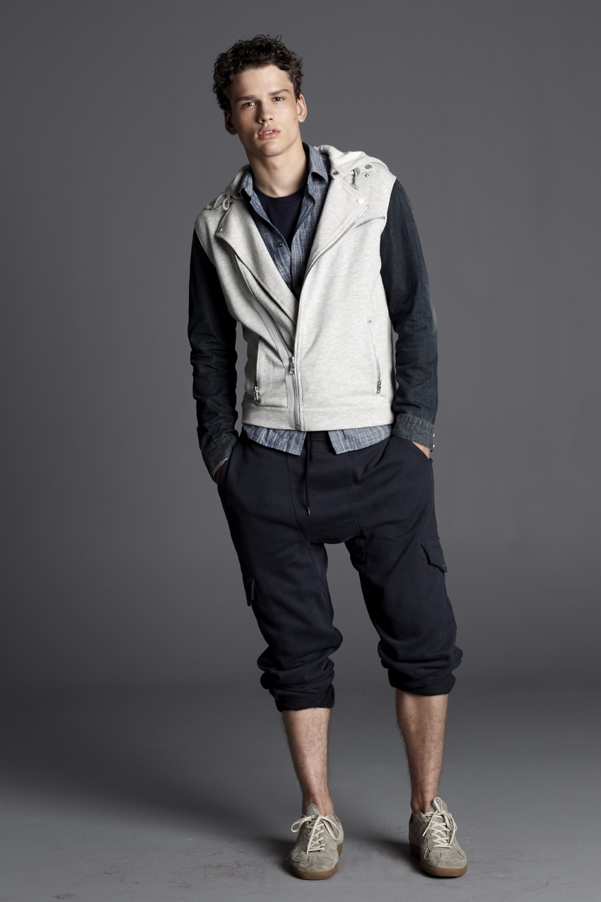 ARMANI EXCHANGE 2011bƷTRAVELISTADƬ