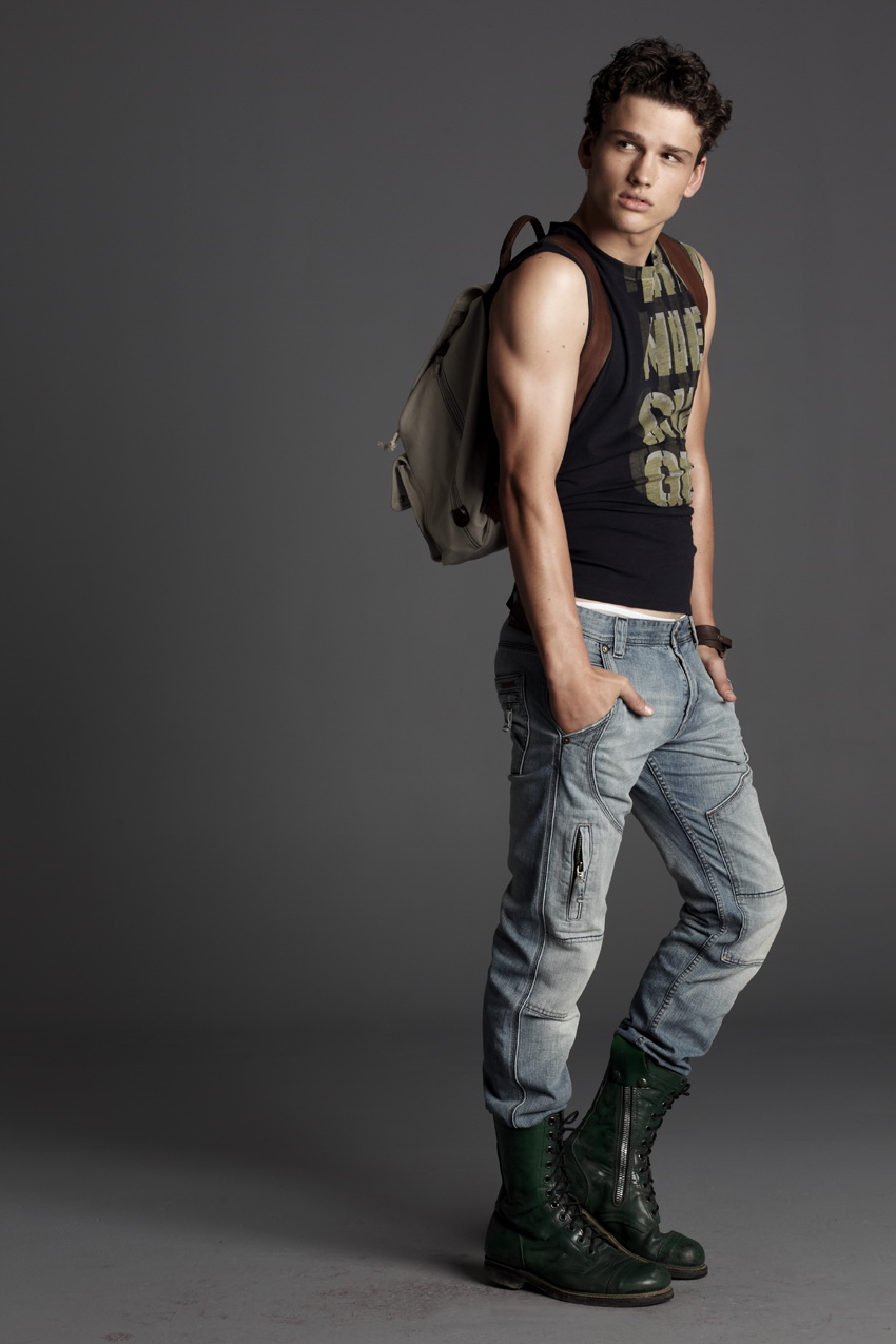 ARMANI EXCHANGE 2011bƷTRAVELISTADƬ