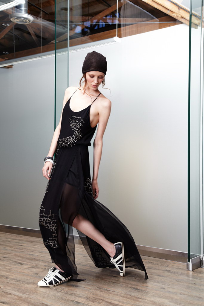 Max Azria 2012紺ϵиDƬ