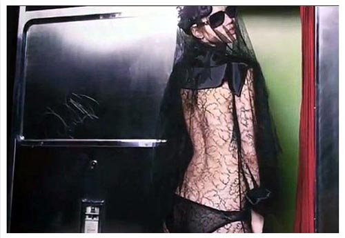 Chanel 2011早秋高級(jí)手工坊系列女裝廣告 高清圖片