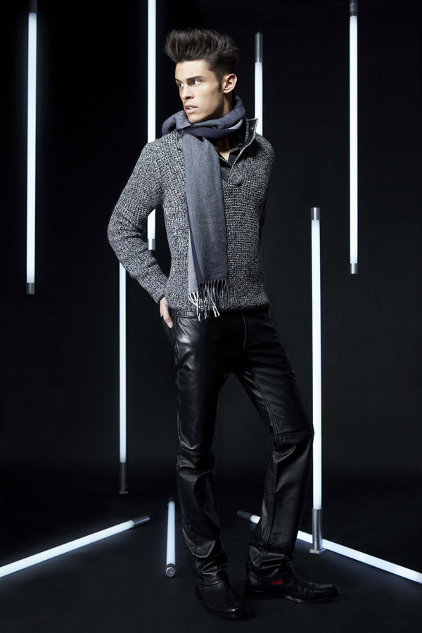 Karl Lagerfeld 2011ﶬbV DƬ