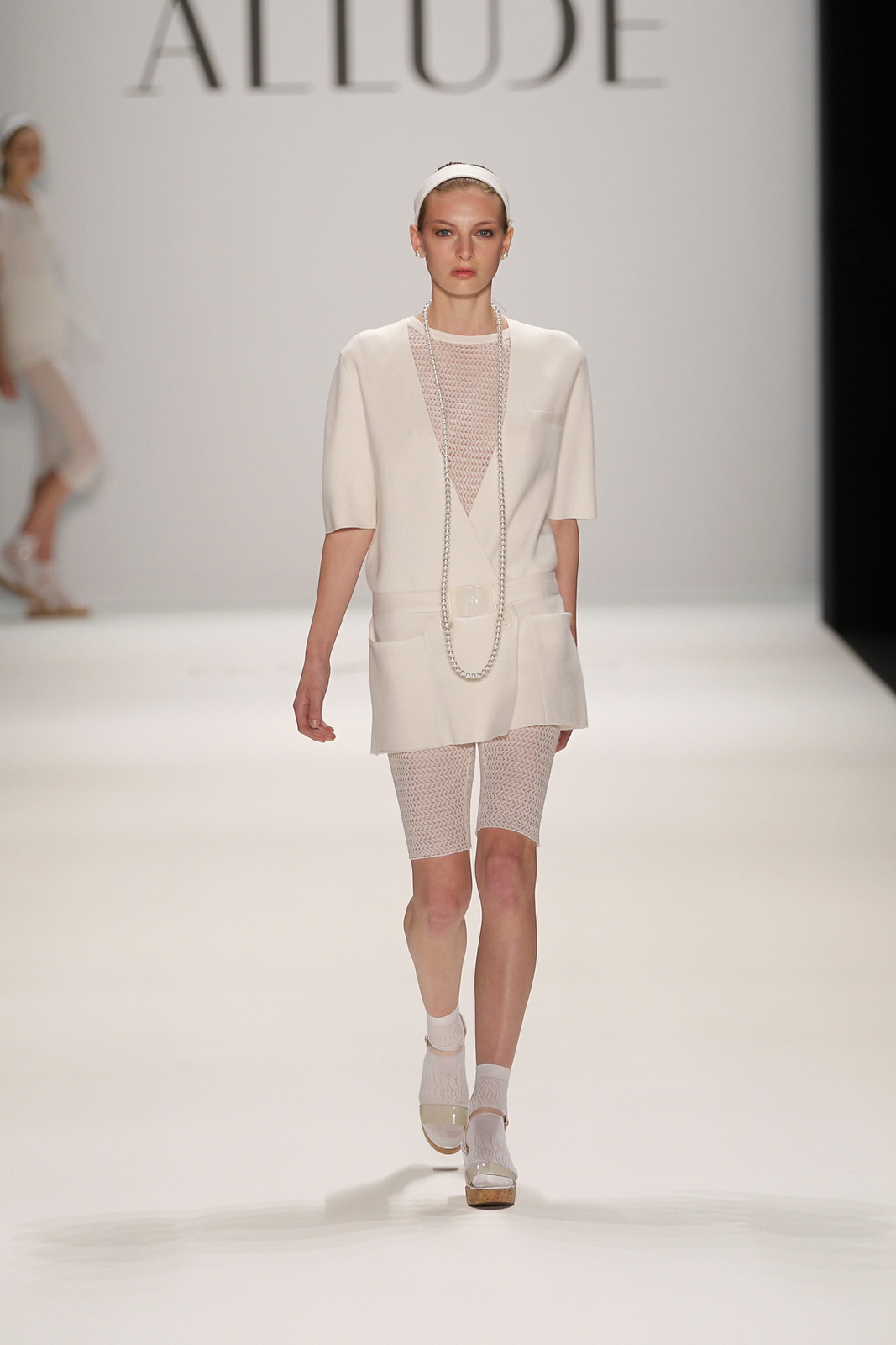Allude 2012DƬ