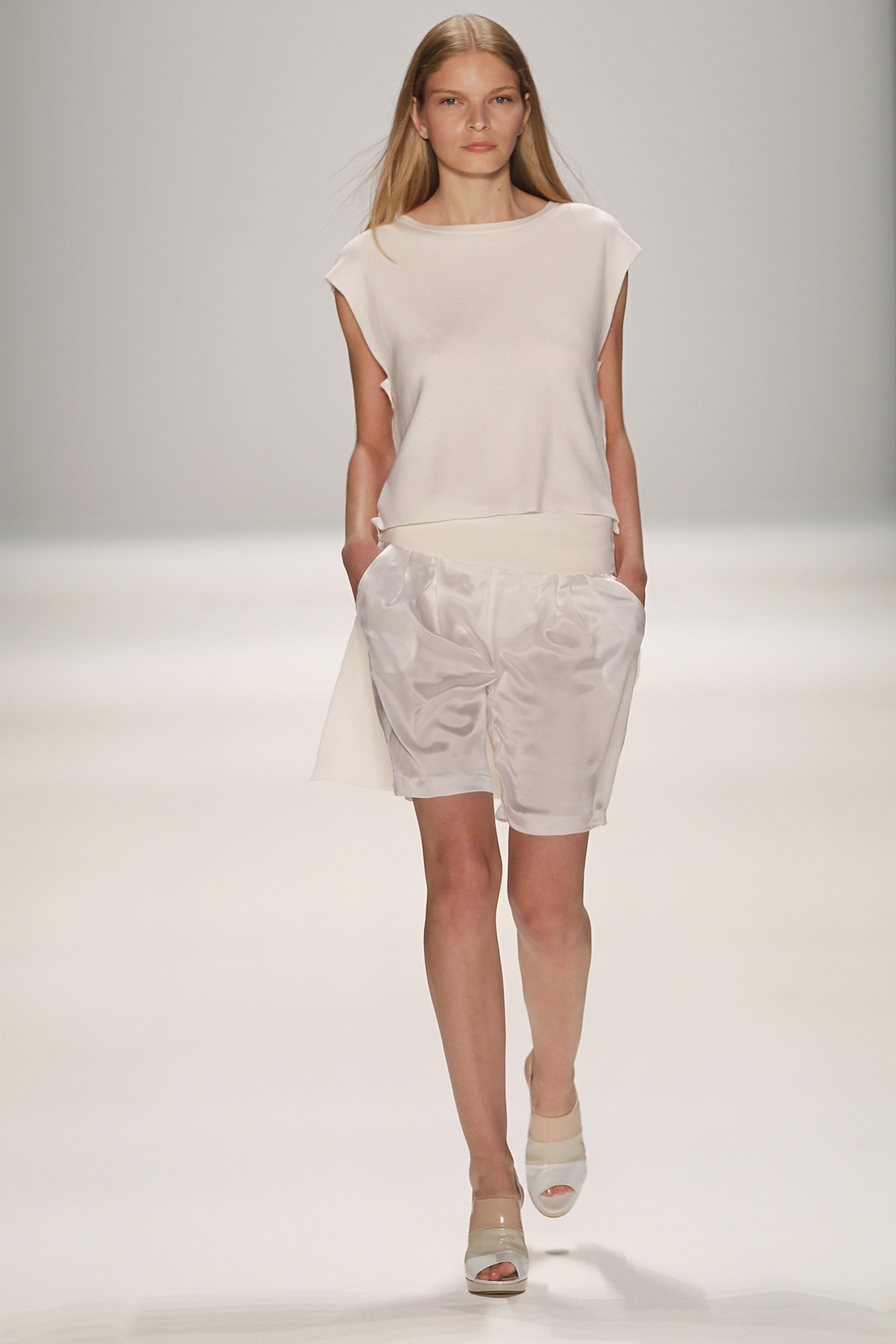 Allude 2012DƬ
