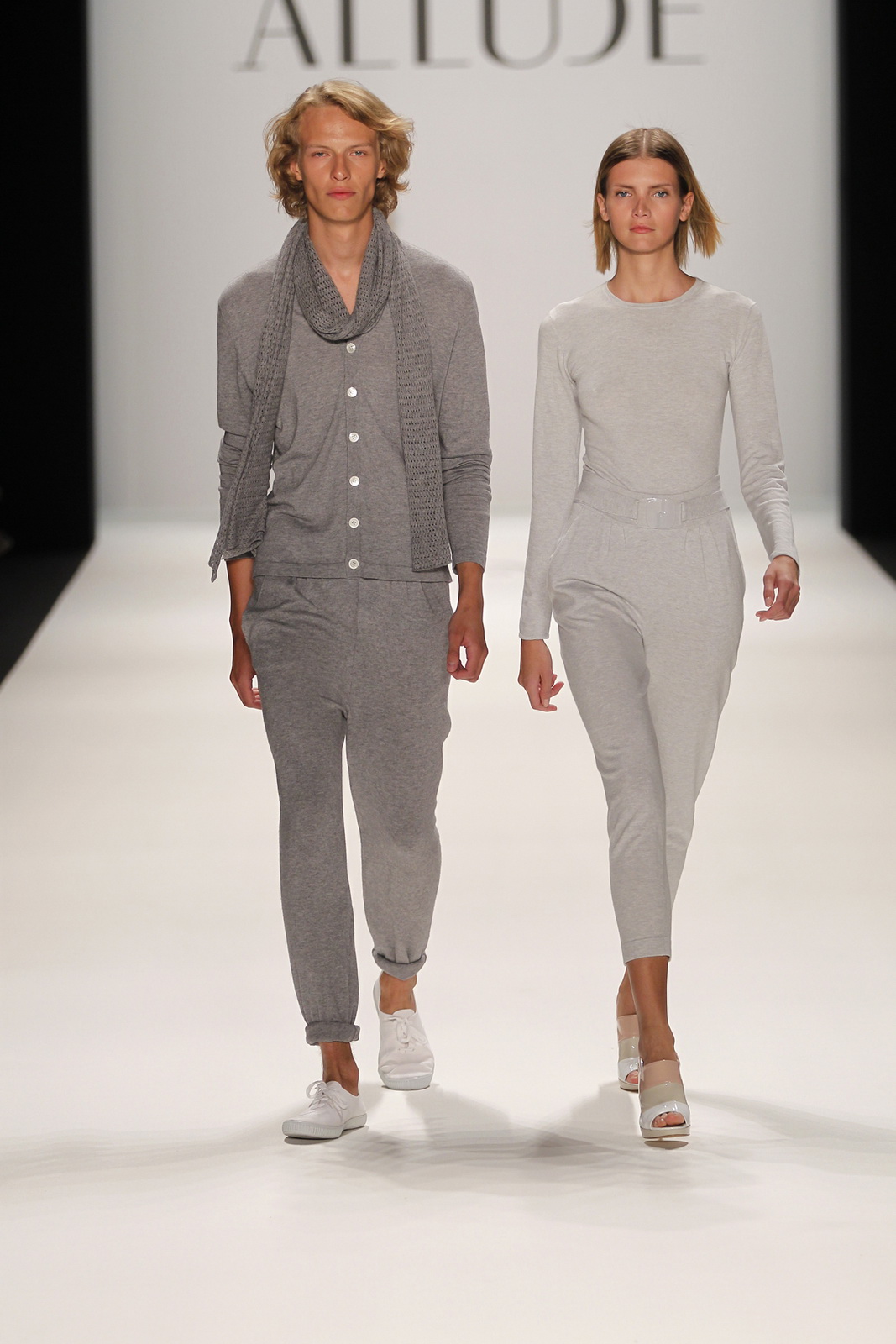 Allude 2012DƬ