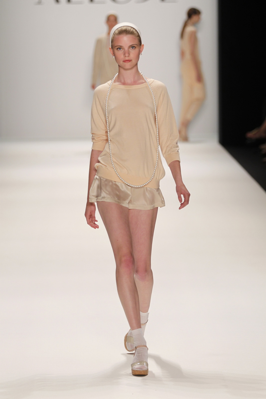 Allude 2012DƬ