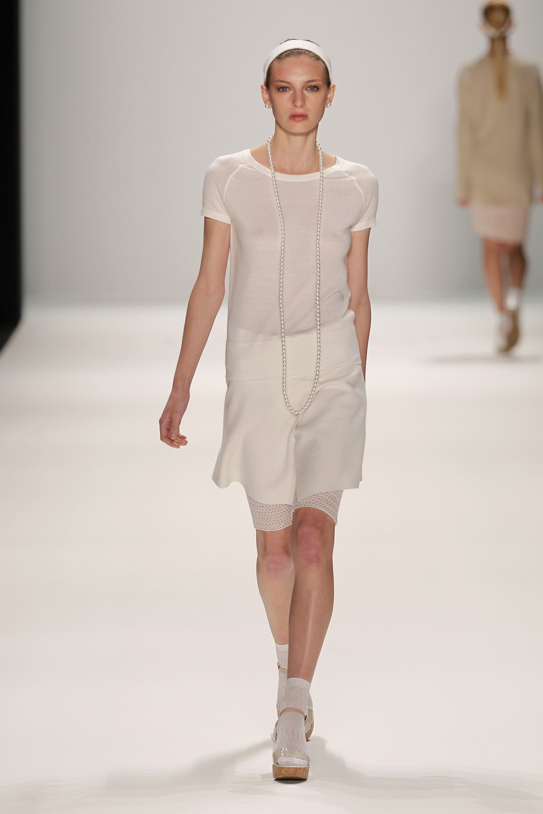Allude 2012DƬ