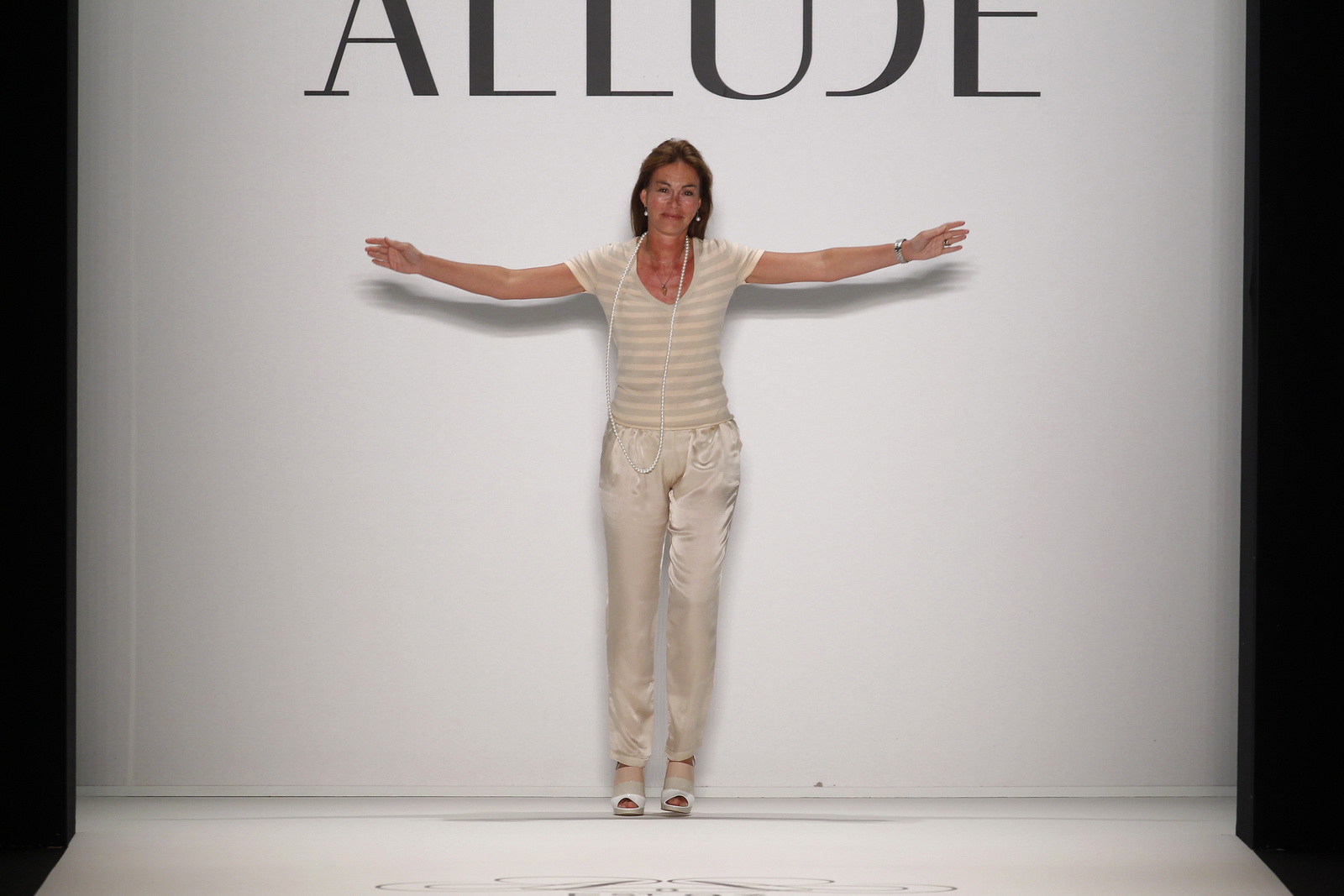 Allude 2012DƬ
