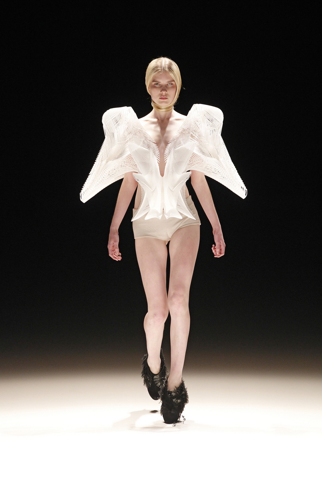 Iris van Herpen presented by Mercedes-Benz and ELLE 2012DƬ