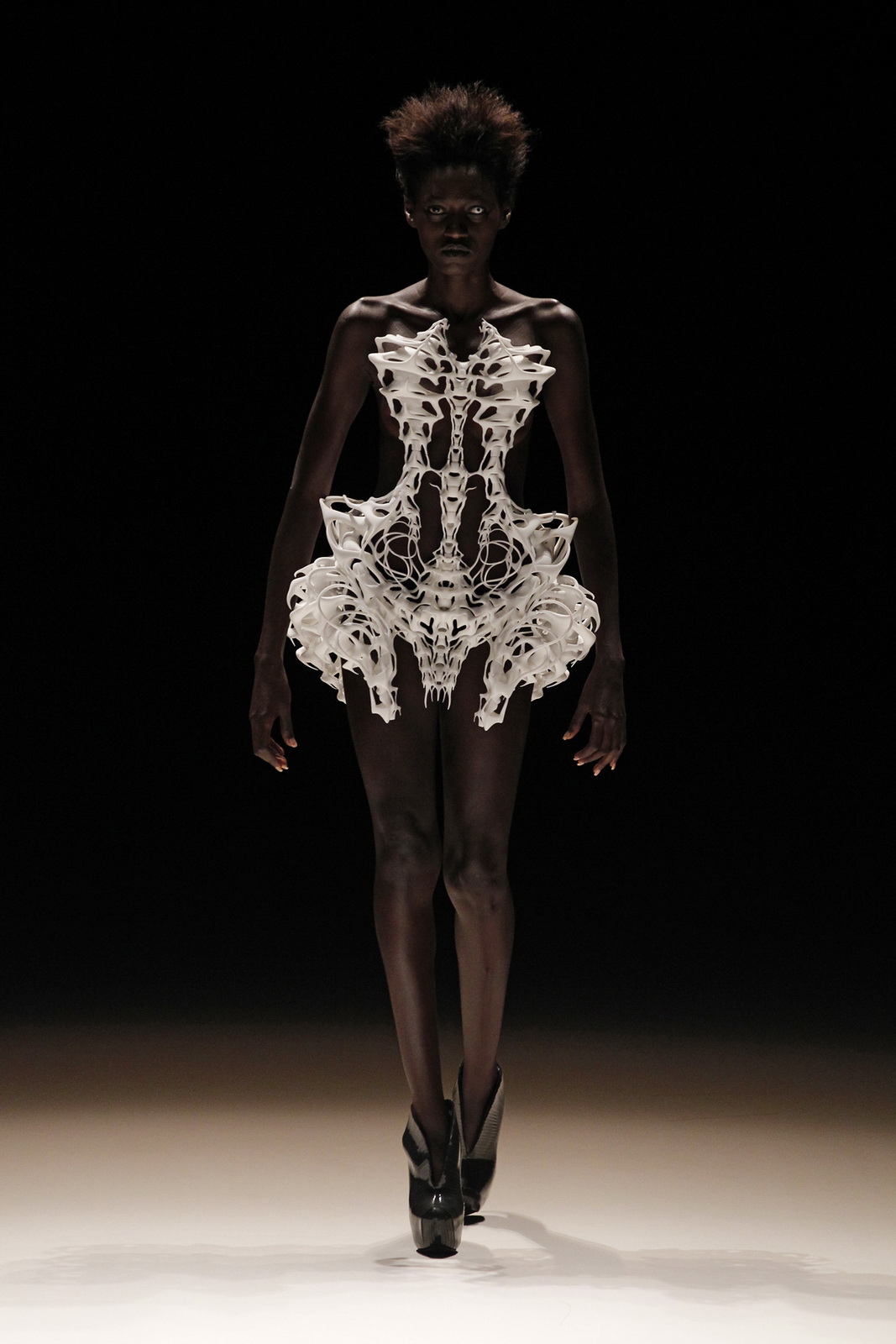 Iris van Herpen presented by Mercedes-Benz and ELLE 2012(chng)DƬ