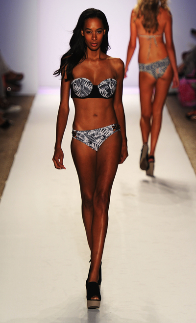 TAVIK Swimwear 2012~ӾbDƬ