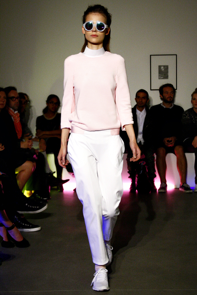 Thomas Tait 2012DƬ
