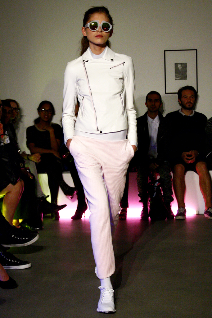 Thomas Tait 2012DƬ