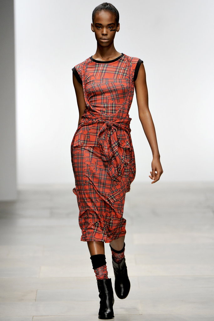 Danielle Scutt 2012DƬ