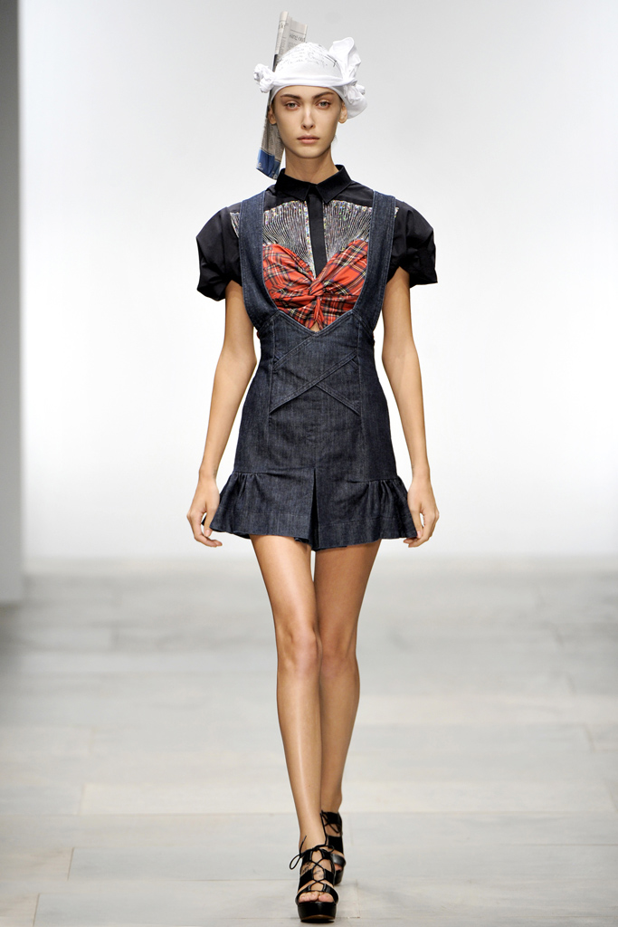 Danielle Scutt 2012DƬ