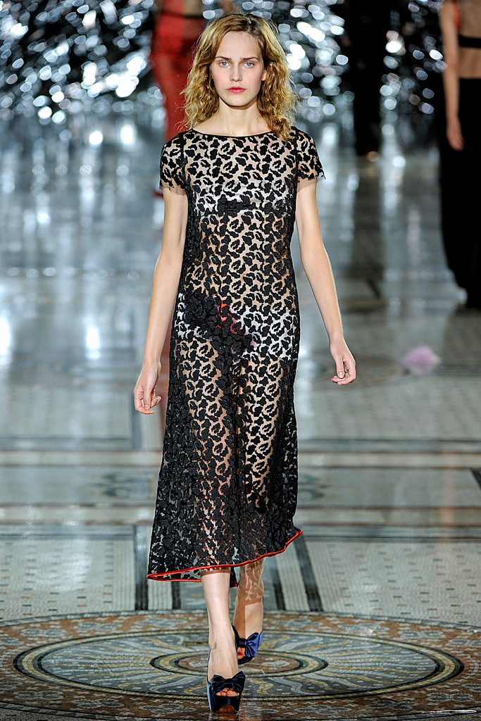 Giles 2012DƬ