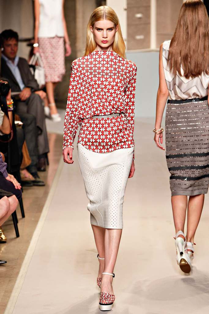 Loewe 2012DƬ