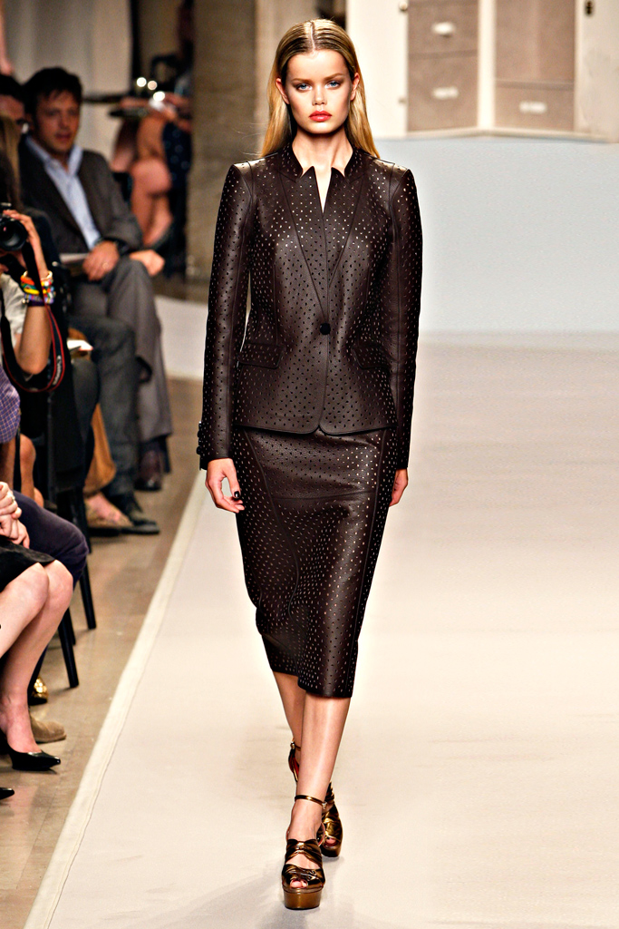 Loewe 2012DƬ