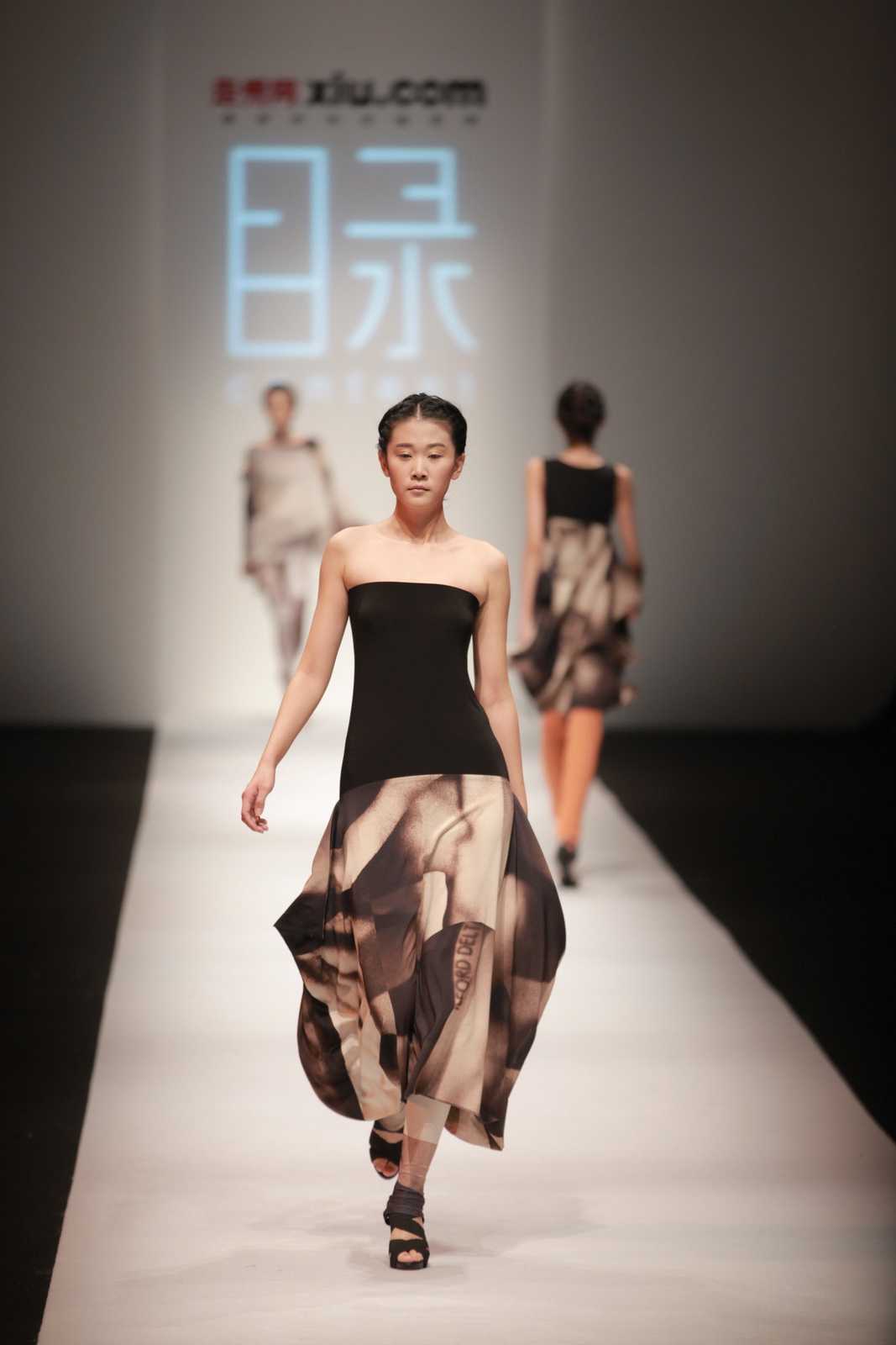 YOUNG DESIGNERSFOR XIU 2012 DƬ