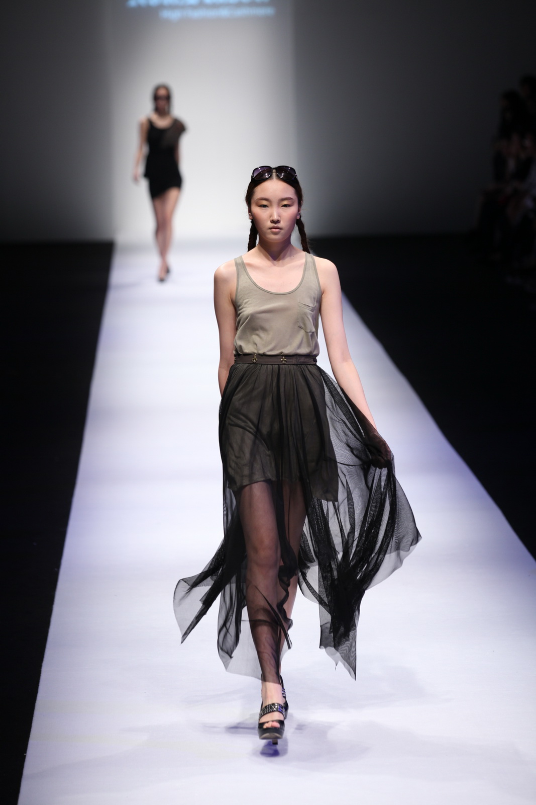 YOUNG DESIGNERSFOR XIU 2012 DƬ