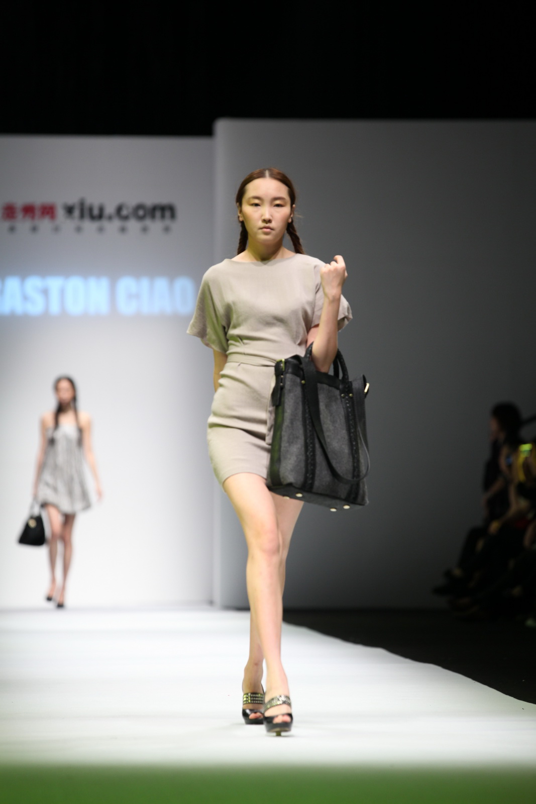 YOUNG DESIGNERSFOR XIU 2012 DƬ