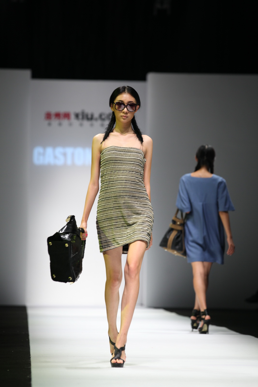 YOUNG DESIGNERSFOR XIU 2012 DƬ