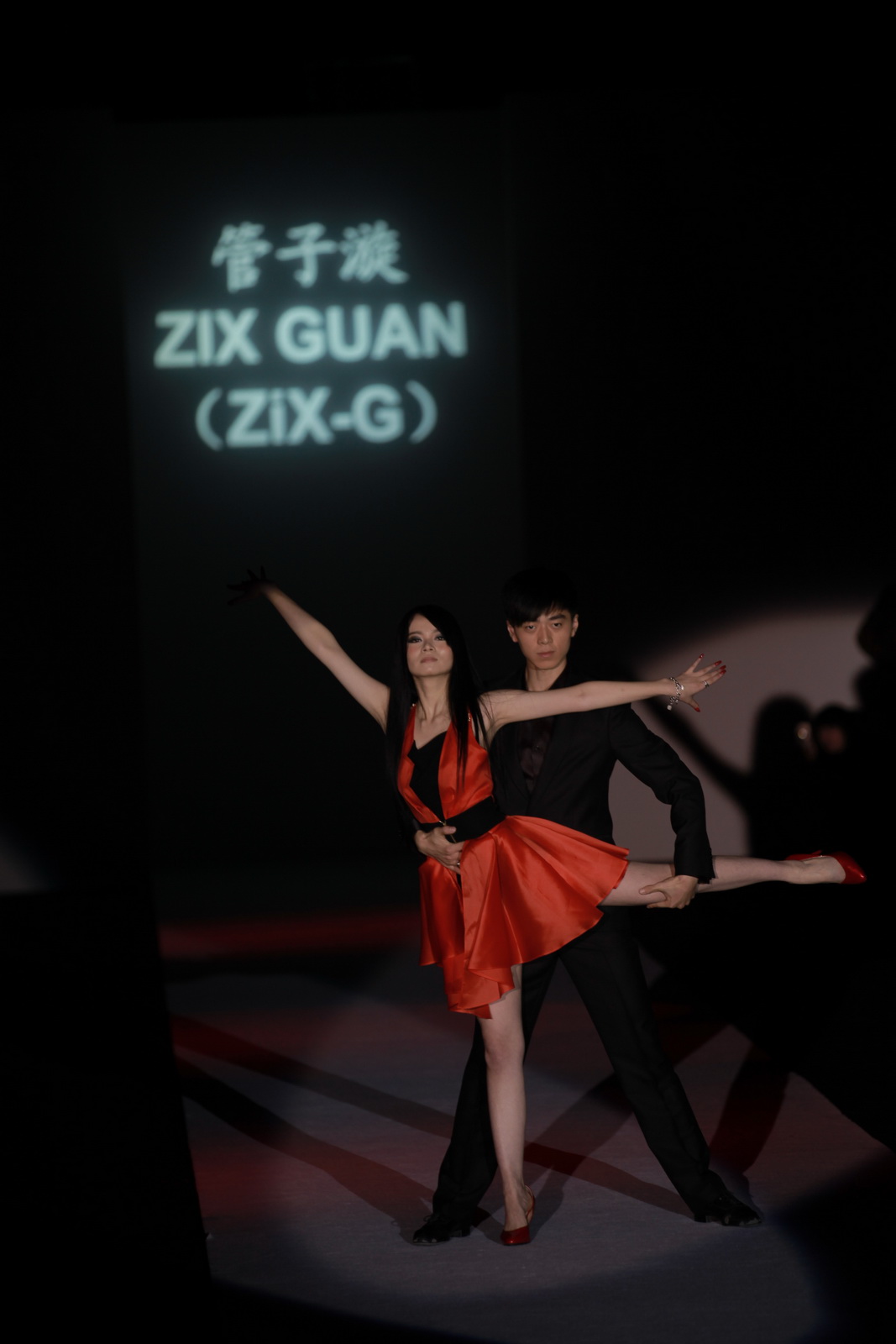  2012 DƬ