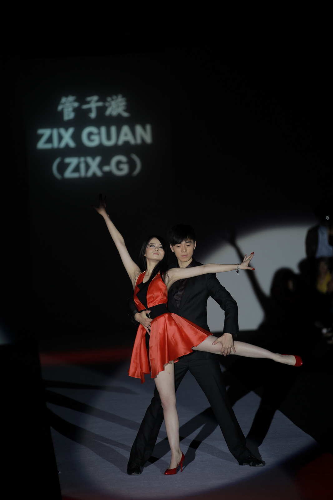  2012 DƬ