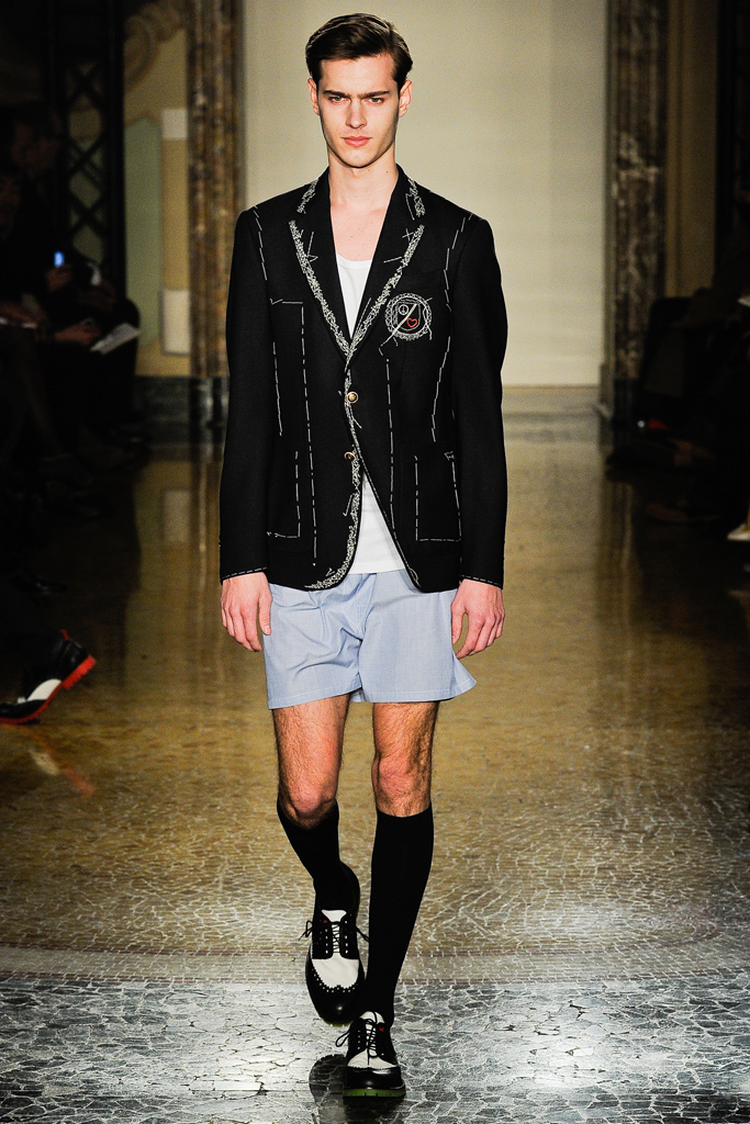 Moschino 2012ﶬbDƬ