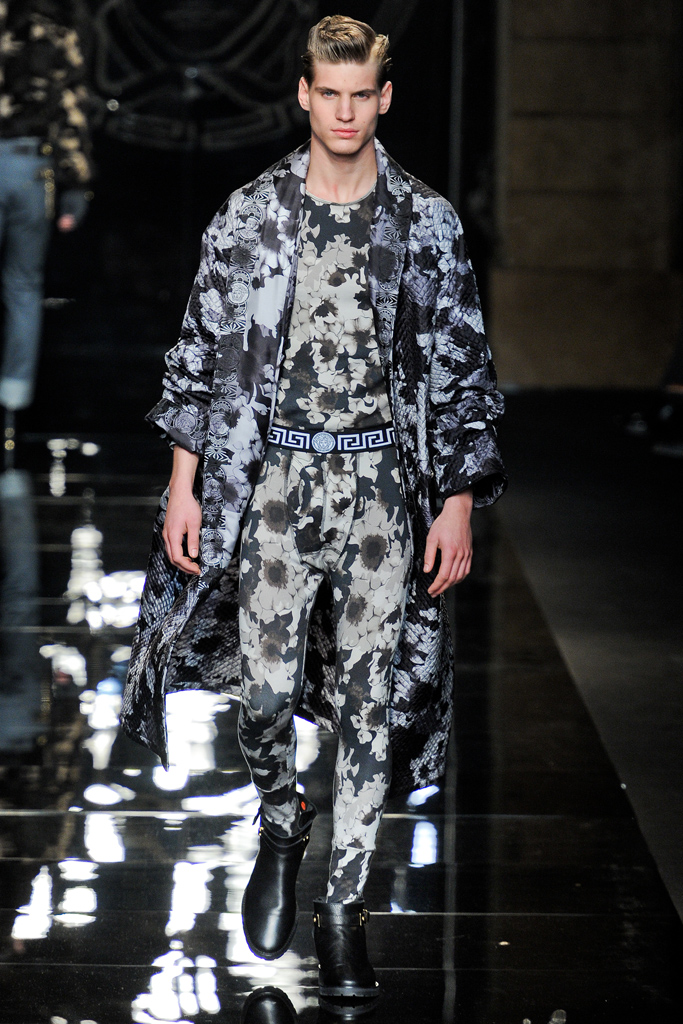 Versace 2012ﶬbDƬ