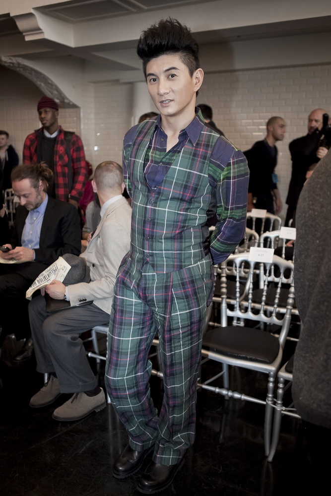 吳奇隆身著Jean Paul Gaultier 2012春夏套裝亮相秀場高清圖片