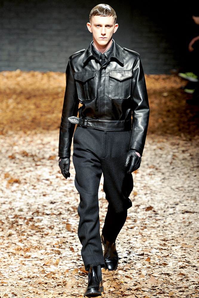 McQ 2012ﶬ¸DƬ