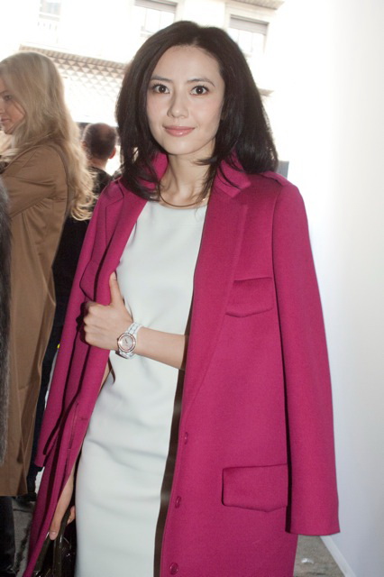 高圓圓“紅粉佳人”造型亮相 Max Mara 2012秋冬時裝秀場高清圖片