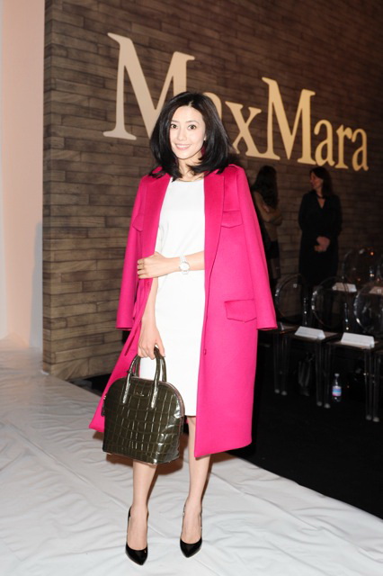 高圓圓“紅粉佳人”造型亮相 Max Mara 2012秋冬時裝秀場高清圖片