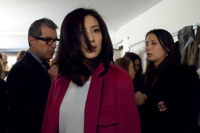 高圓圓“紅粉佳人”造型亮相 Max Mara 2012秋冬時裝秀場高清圖片