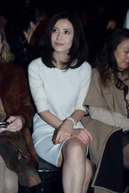 高圓圓“紅粉佳人”造型亮相 Max Mara 2012秋冬時裝秀場高清圖片