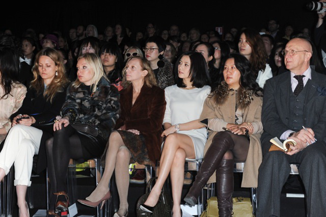 高圓圓“紅粉佳人”造型亮相 Max Mara 2012秋冬時裝秀場高清圖片