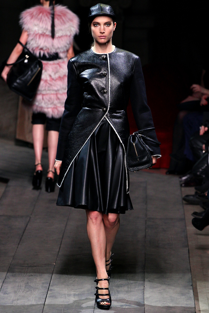 Loewe 2012ﶬϵиDƬ