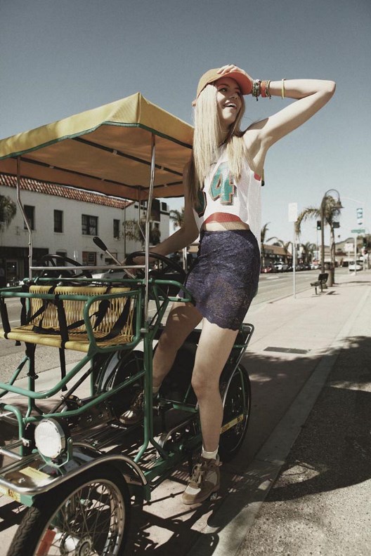 LF Stores 2012V DƬ