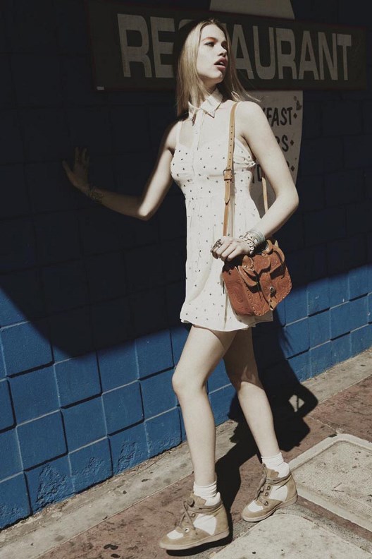 LF Stores 2012V DƬ