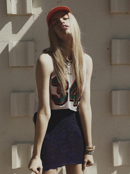 LF Stores 2012V DƬ