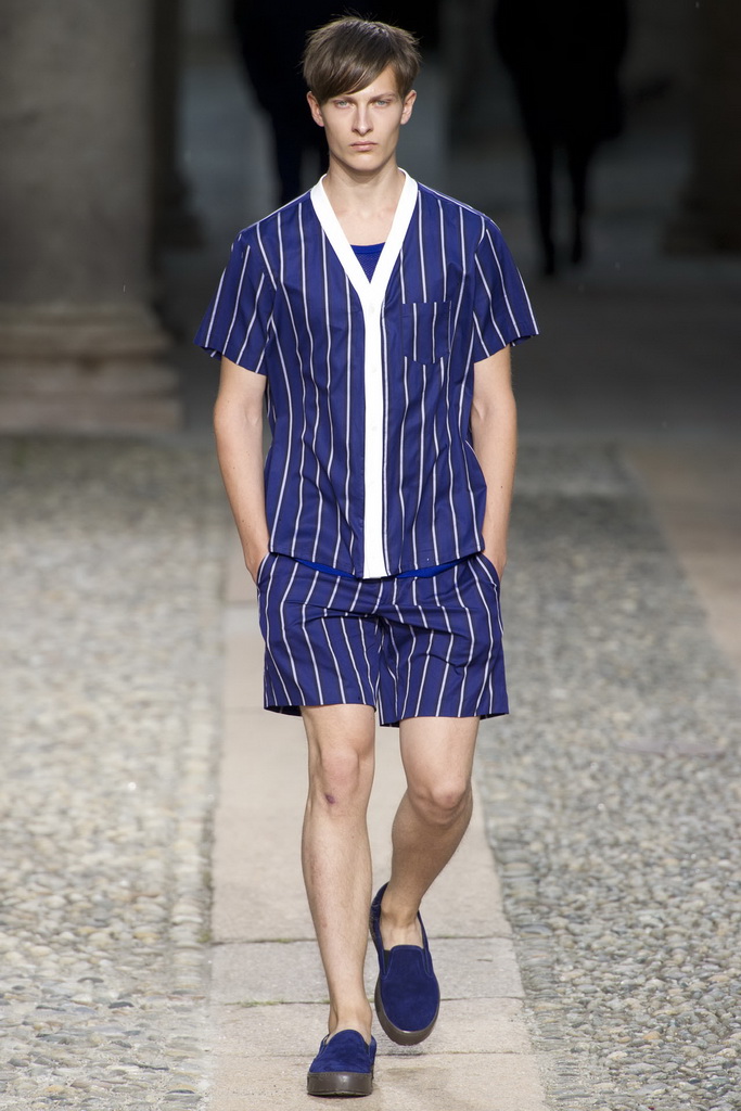 Neil Barrett 13bDƬ