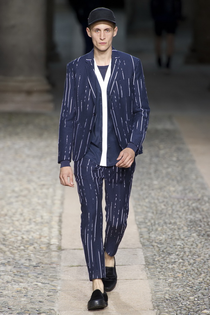 Neil Barrett 13bDƬ